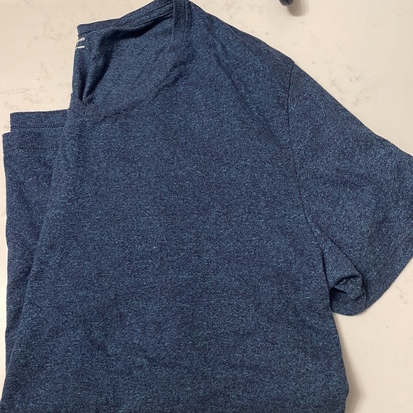 Men's old navy super soft v-neck t-shirt - Picture 3 of 5